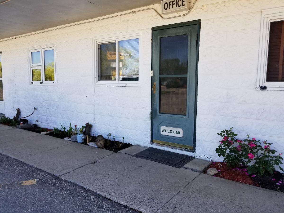 Melsask Motel Melville Exterior foto